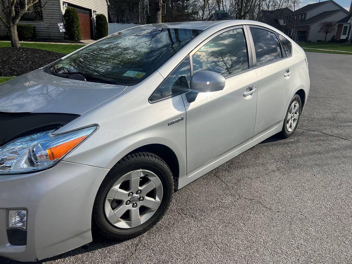 2010 Toyota Prius for sale by owner in Buffalo