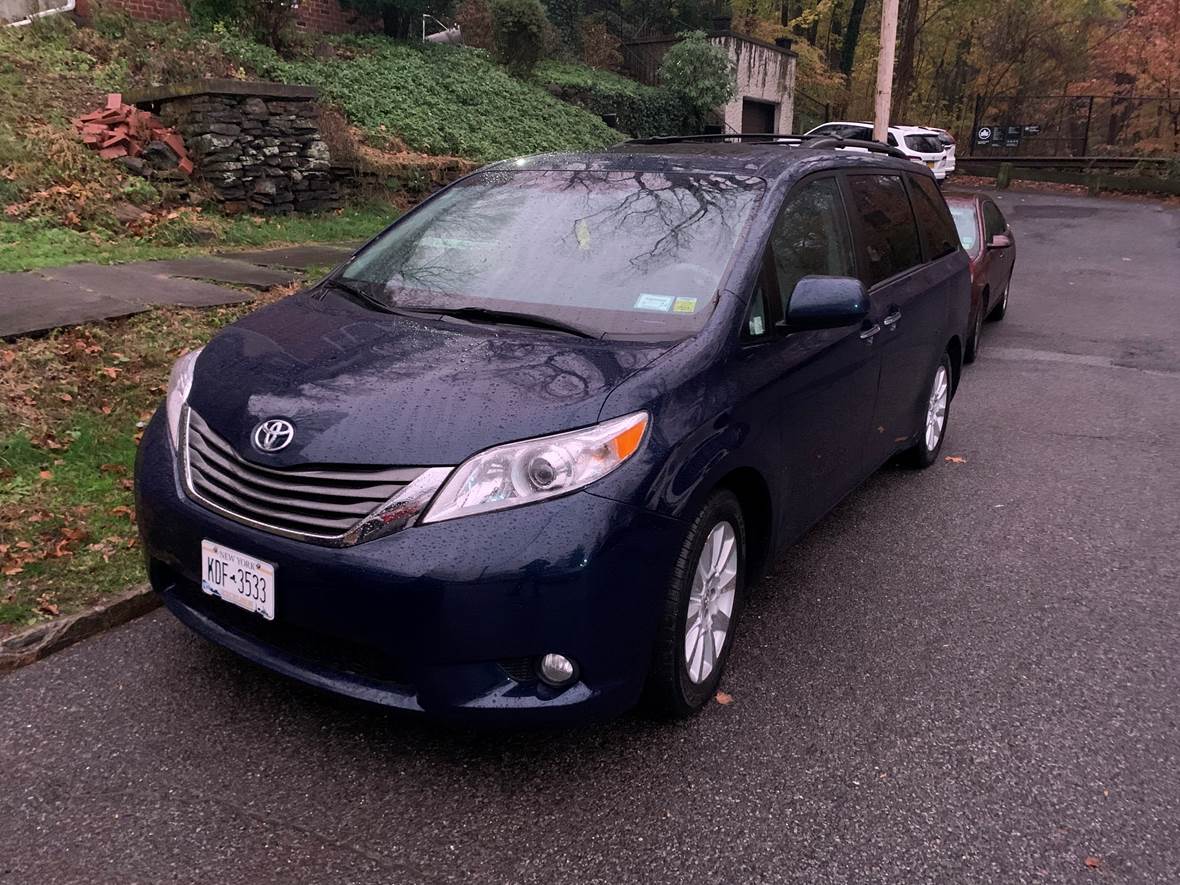 2012 Toyota Sienna for sale by owner in Yonkers