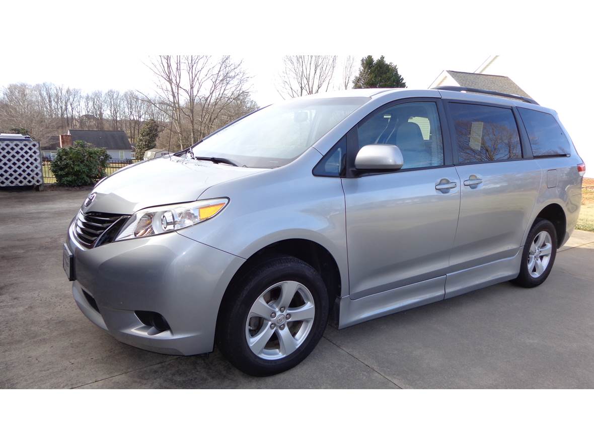 2012 Toyota Sienna for sale by owner in Statesville