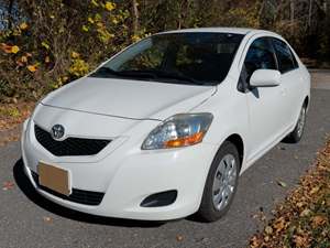 White 2010 Toyota Yaris