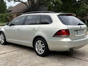 2011 Volkswagen Jetta Sportwagen with Silver Exterior