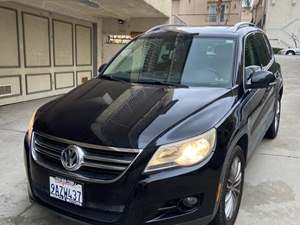 2009 Volkswagen Tiguan with Black Exterior