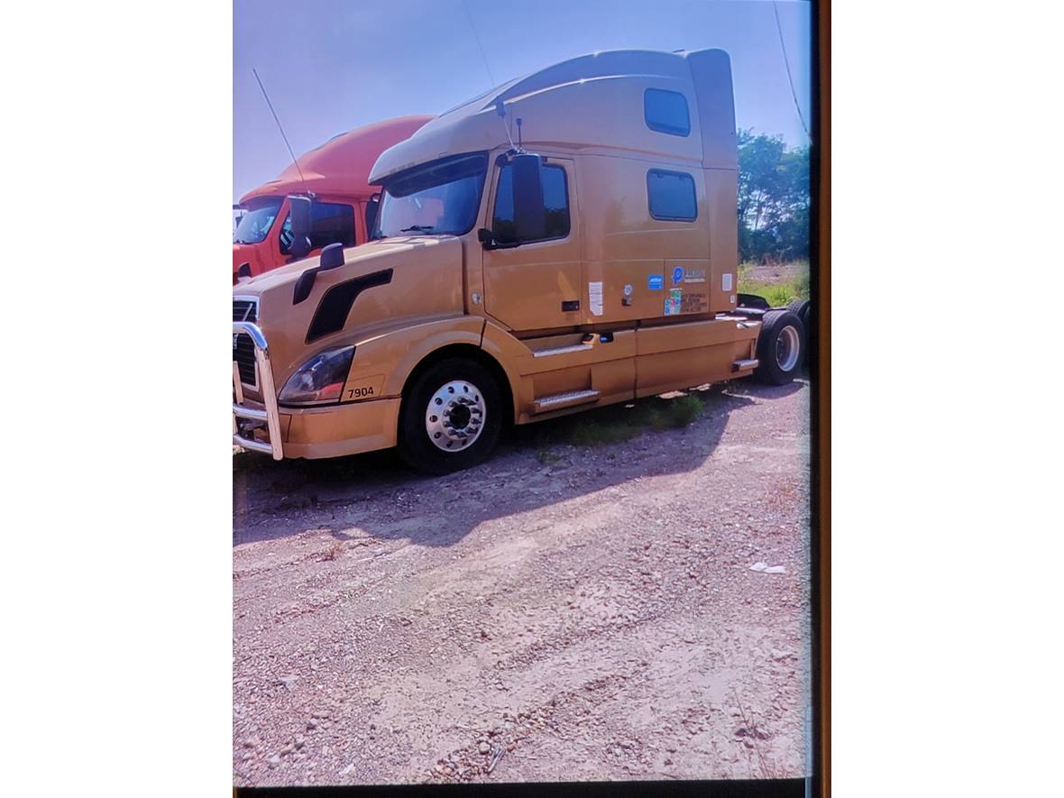 2013 Volvo 780 for sale by owner in Knoxville