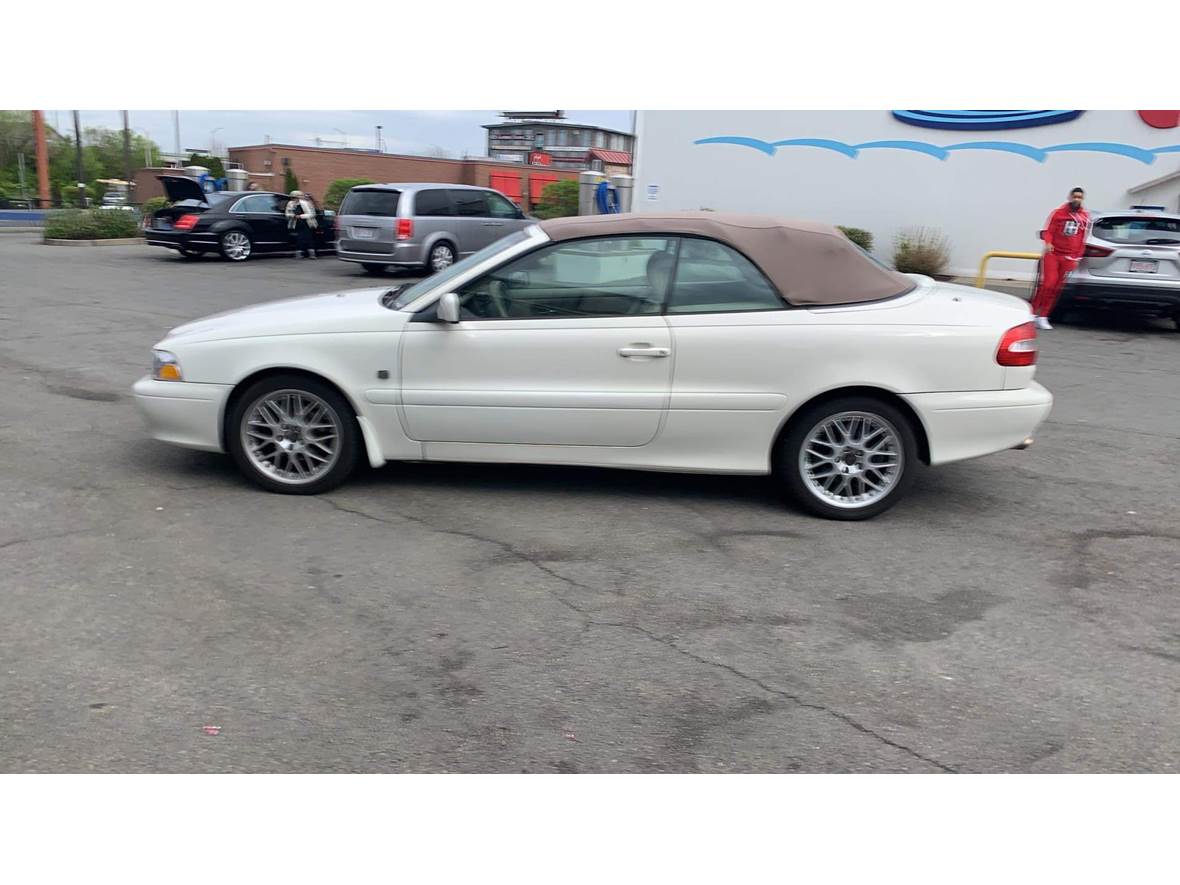 2004 Volvo C70 convertable  for sale by owner in Fall River