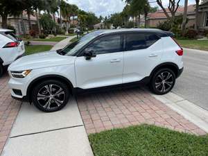 White 2020 Volvo XC40