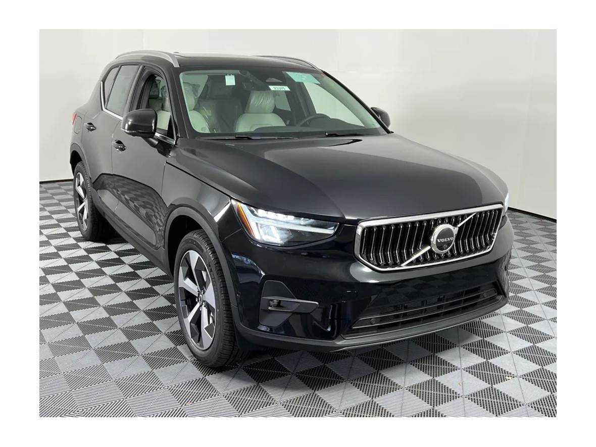 2023 Volvo XC40 for sale by owner in Allston