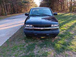 1999 Chevrolet S10 with Black Exterior