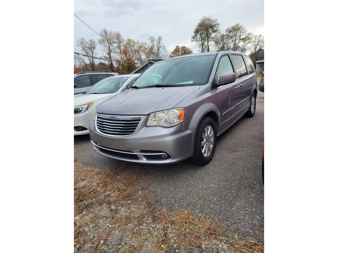 2014 Chrysler Town and Country for sale by owner in Alexandria