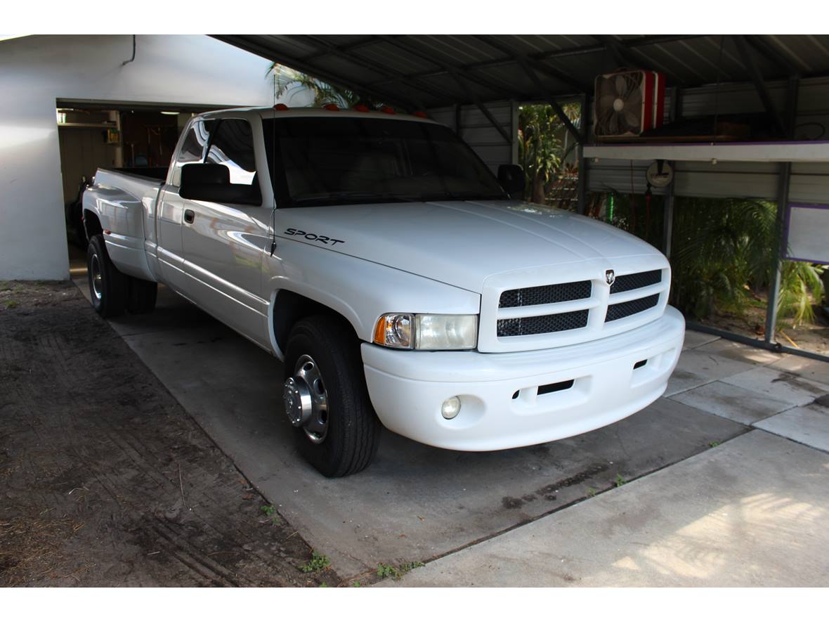2000 Dodge Ram Chassis 3500 for sale by owner in Saint Petersburg