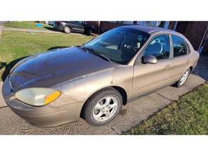 Beige 2002 Ford Taurus