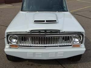 White 1975 Jeep Cherokee