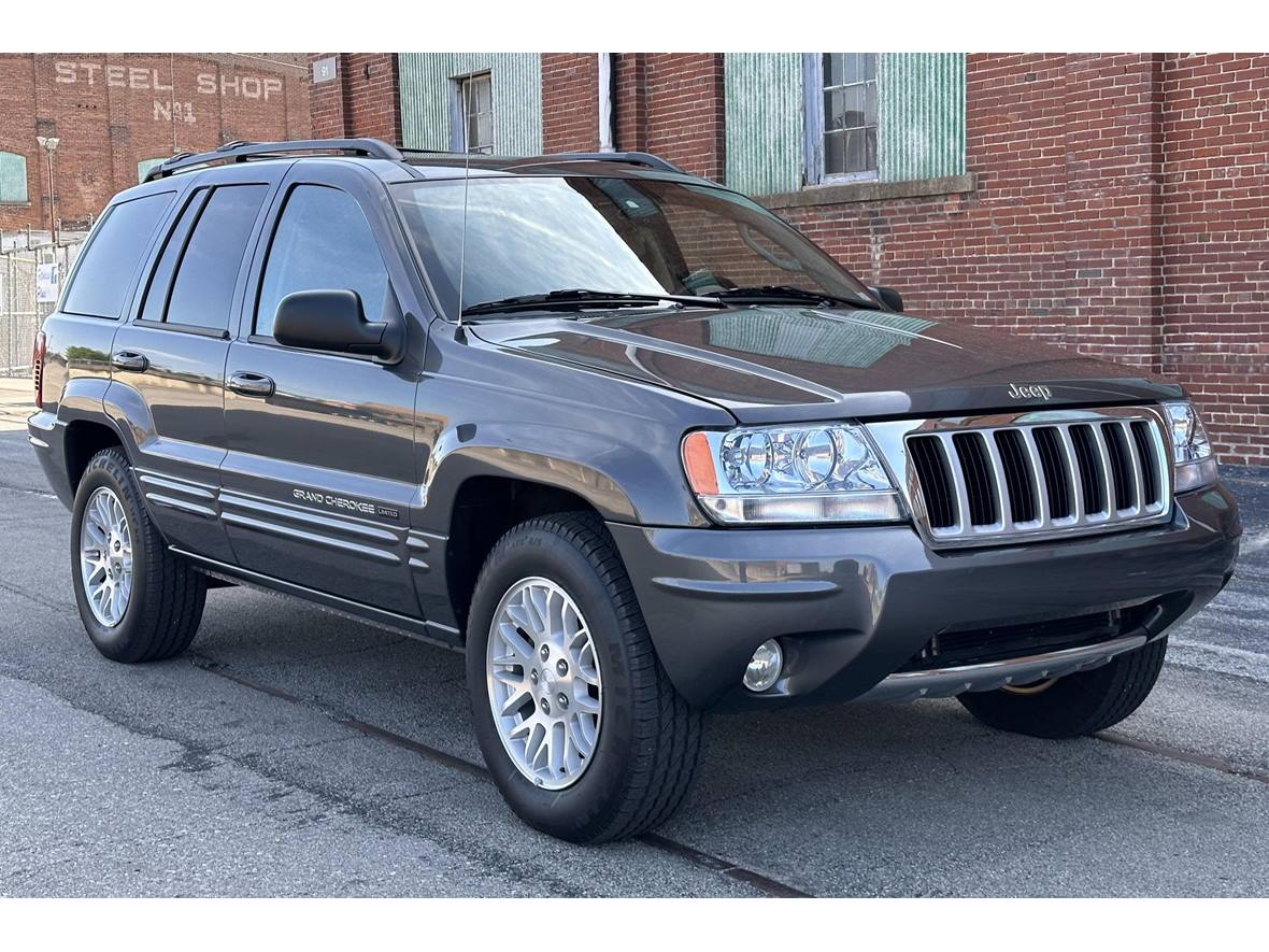 2004 Jeep Grand Cherokee for sale by owner in Springfield