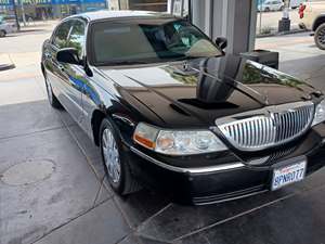 Black 2005 Lincoln Town Car