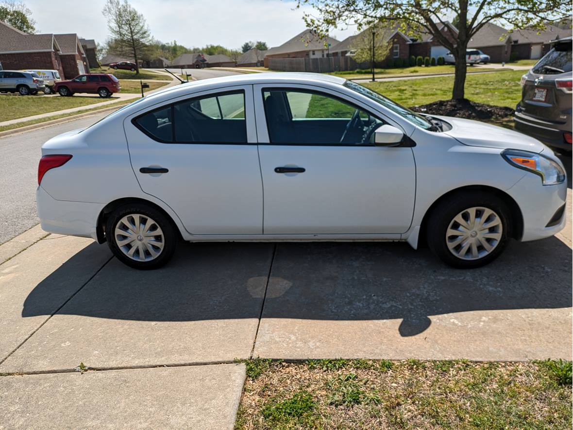 2017 Nissan Versa for sale by owner in Springdale