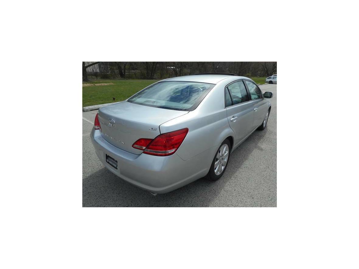 2005 Toyota Avalon for sale by owner in Reading
