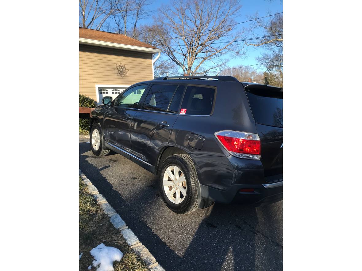 2013 Toyota Highlander for sale by owner in East Northport