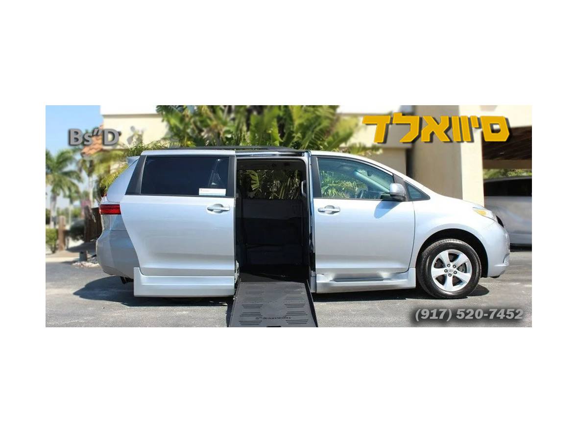 2016 Toyota Sienna for sale by owner in Brooklyn