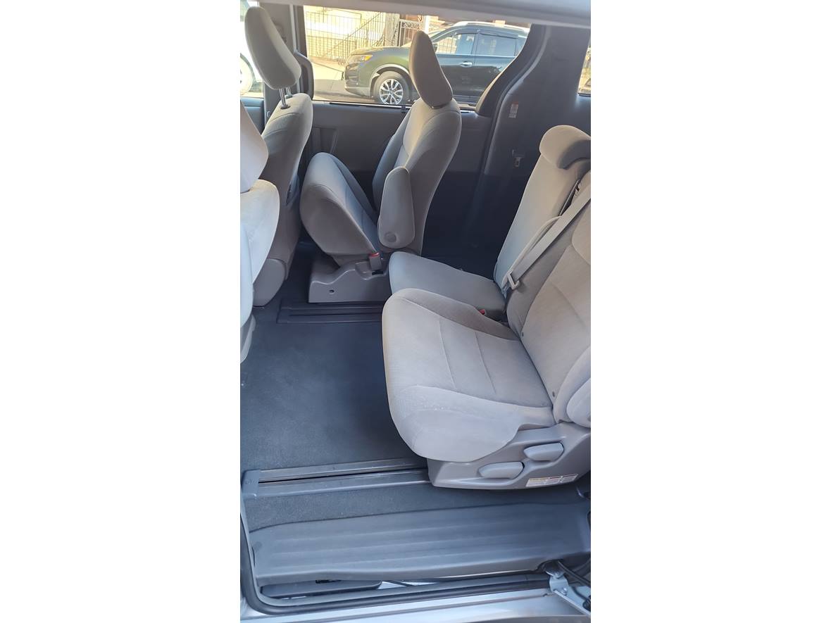 2019 Toyota Sienna for sale by owner in Brooklyn