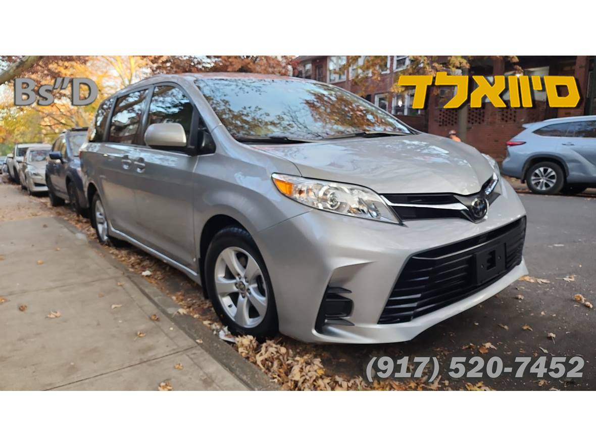 2020 Toyota Sienna for sale by owner in Brooklyn