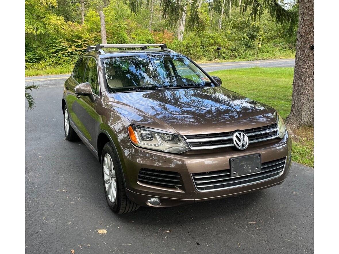 2012 Volkswagen Touareg for sale by owner in Hopewell