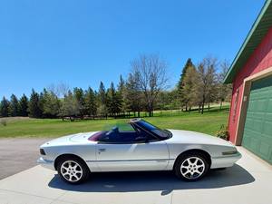 White 1990 Buick Reatta