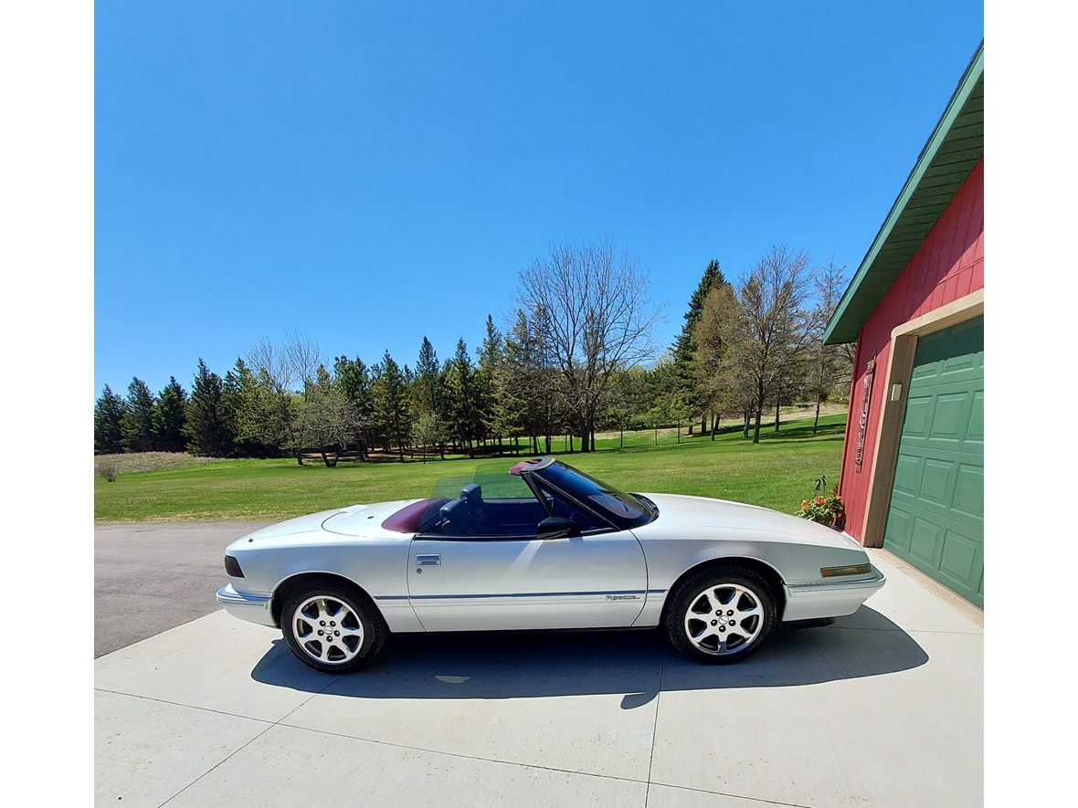 1990 Buick Reatta for sale by owner in Dent