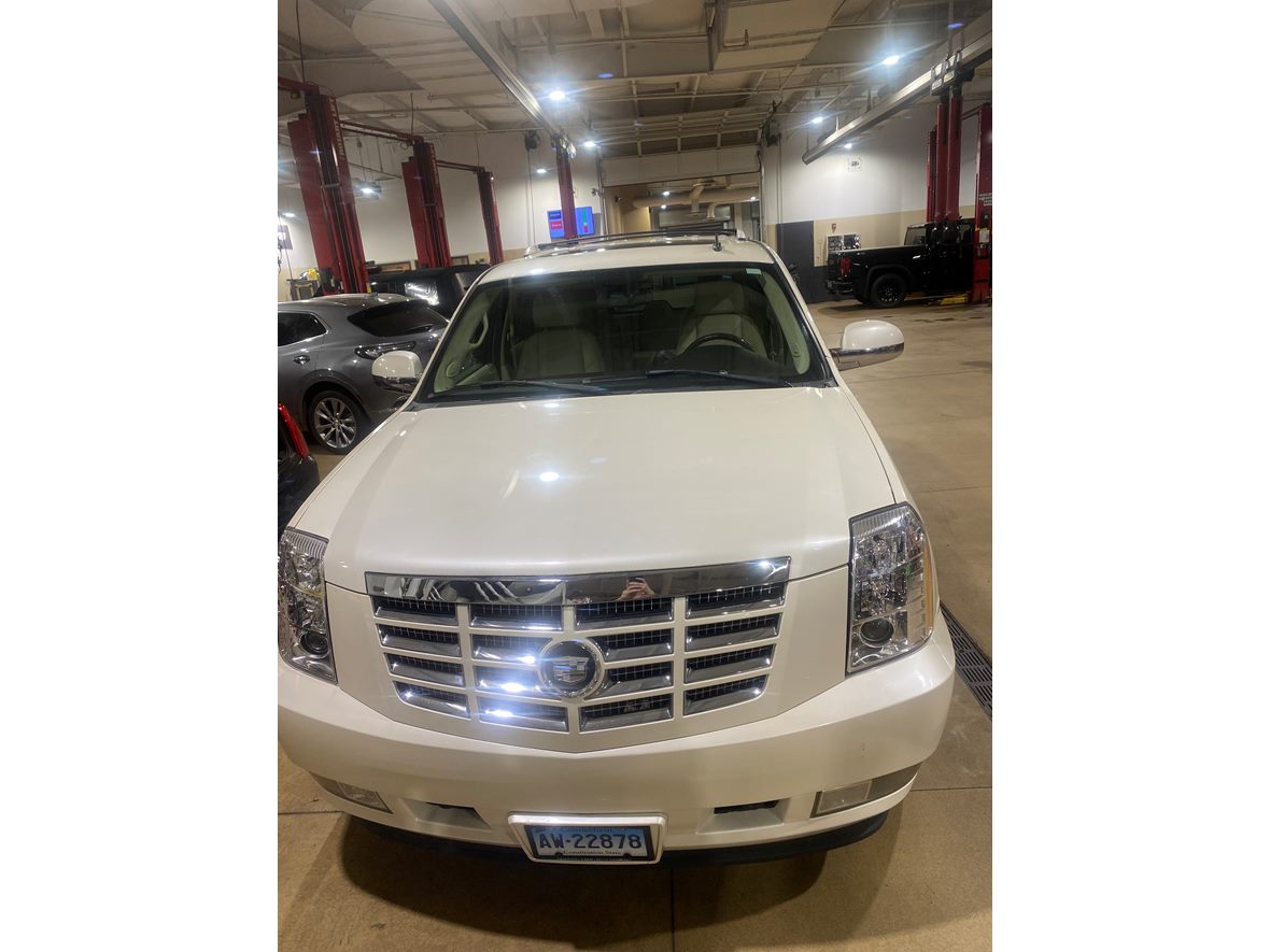 2007 Cadillac Escalade  for sale by owner in New Fairfield