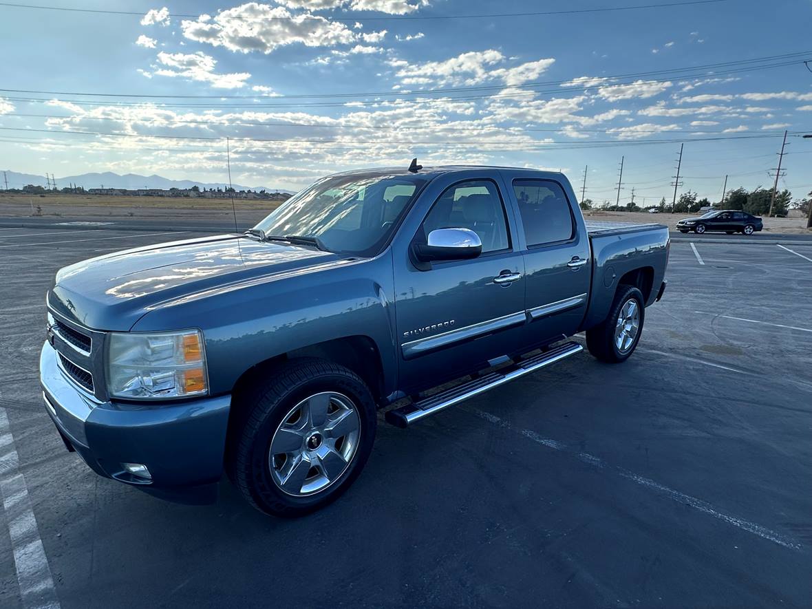 2011 Chevrolet Silverado 1500 Crew Cab for sale by owner in Temple City