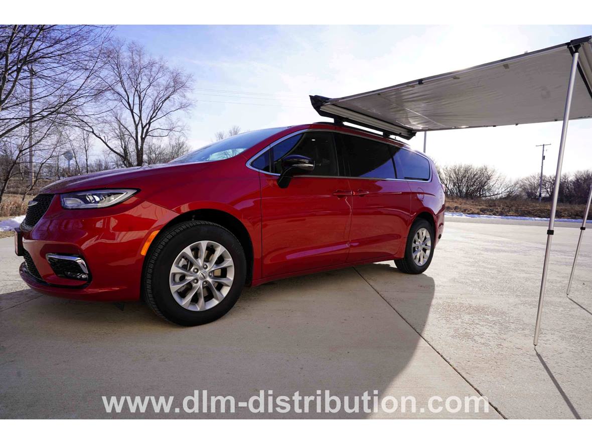 2025 Chrysler Pacifica Mini-T Campervan for sale by owner in Lake Crystal