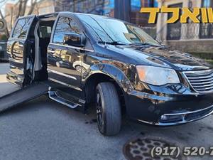 Black 2016 Chrysler Town & Country
