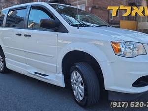 White 2019 Dodge Caravan