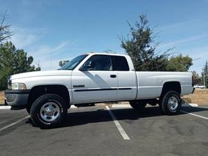 White 2002 Dodge Ram 2500