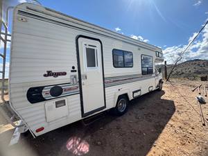 White 1983 Ford JAYCO MINI RV