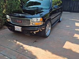 Black 2005 GMC Yukon Denali