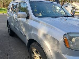2009 Honda Pilot with Silver Exterior