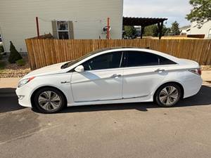 2015 Hyundai Sonata Hybrid with White Exterior