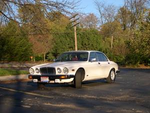 1985 Jaguar XJ6 with White Exterior