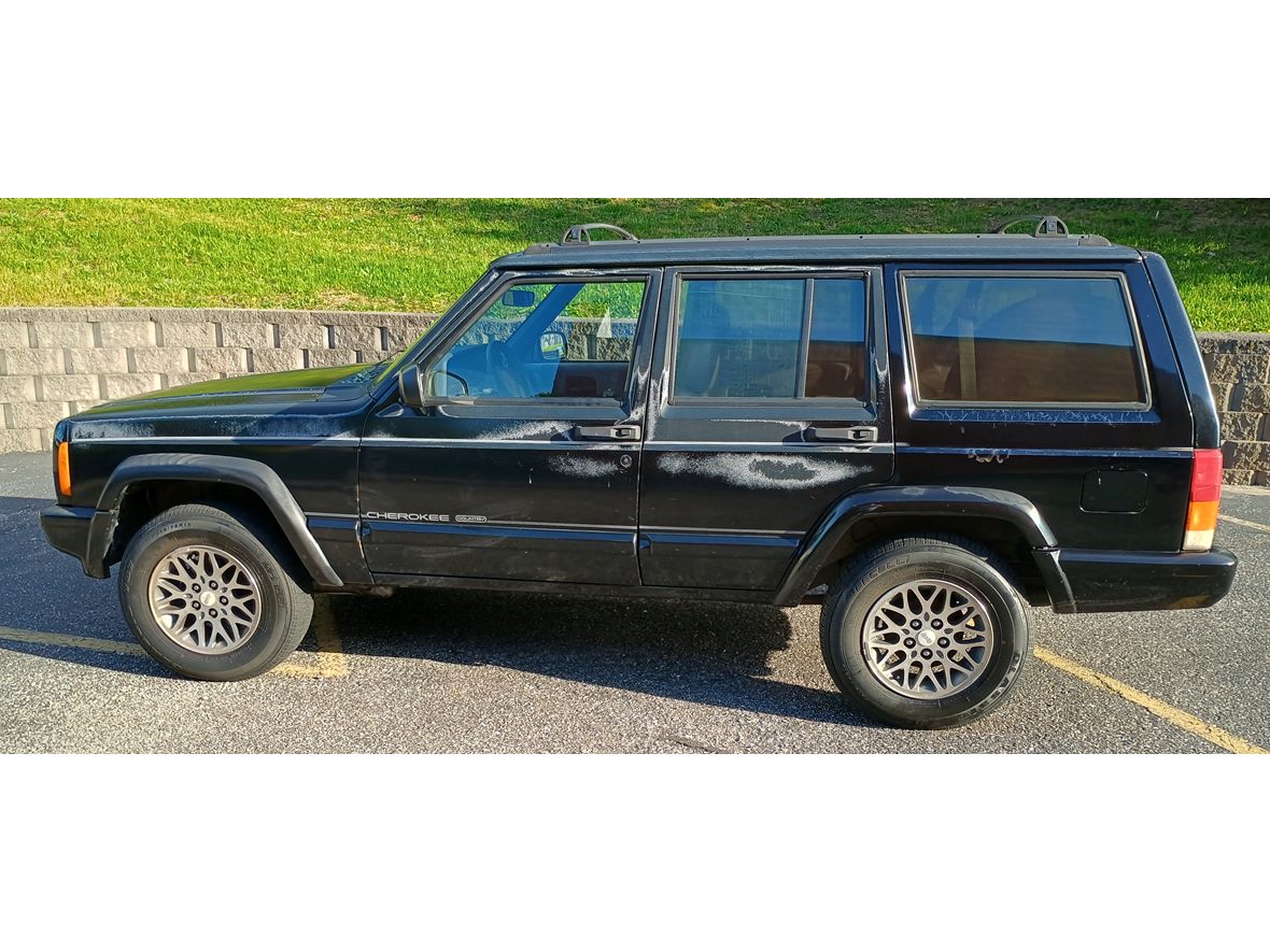 1997 Jeep Cherokee for sale by owner in Joplin