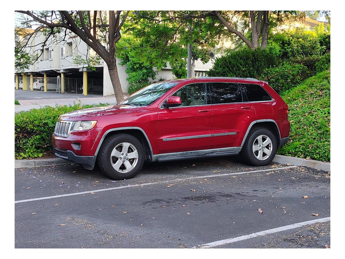 2011 Jeep Grand Cherokee for sale by owner in Brea