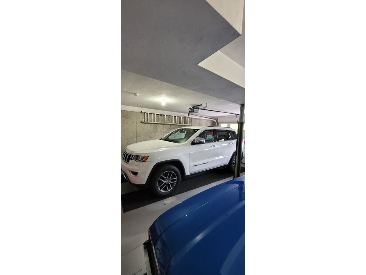 2017 Jeep Grand Cherokee for sale by owner in Rehoboth