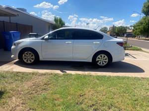 White 2018 Kia RIO