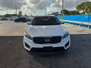 White 2017 Kia Sorento