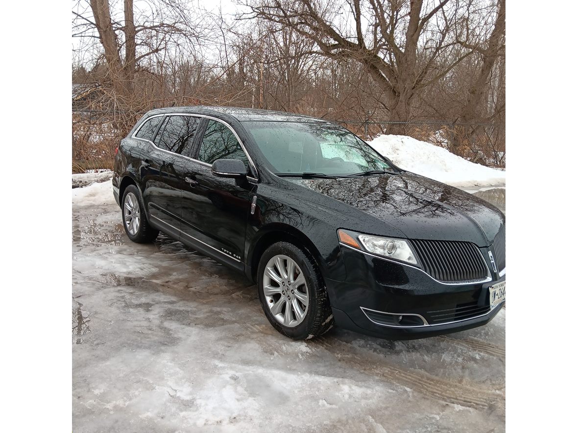 2015 Lincoln MKT for sale by owner in Farmington