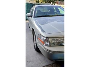 Green 2004 Mercury Grand Marquis