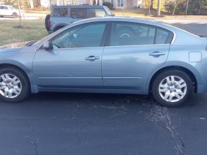 Blue 2010 Nissan Altima