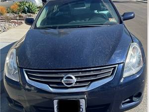 Blue 2014 Nissan Altima