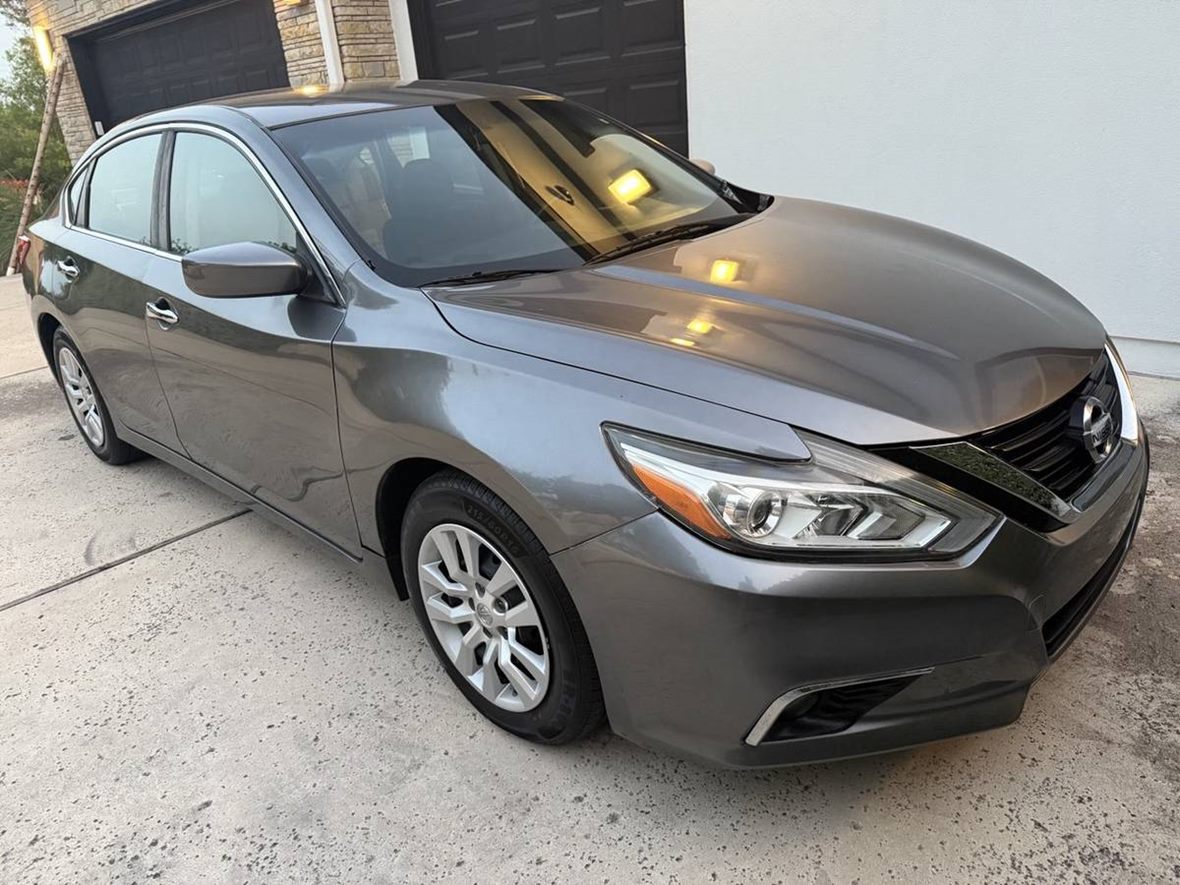 2017 Nissan Altima for sale by owner in Minneapolis