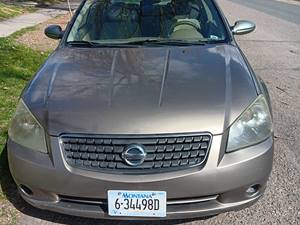 Green 2006 Nissan Altima 3.5 L