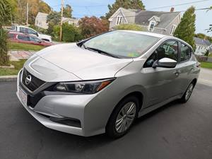 2019 Nissan Leaf with Silver Exterior