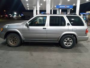 2002 Nissan Pathfinder with Silver Exterior